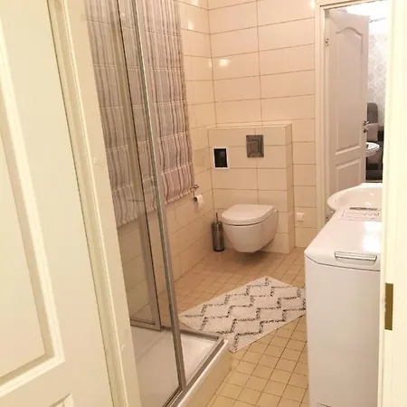 Dream Stay - Bright 1Bdrm Apartment Next To Town Hall Square